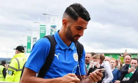 Wenger đến "xem giò" Mahrez, Ranieri hậm hực
