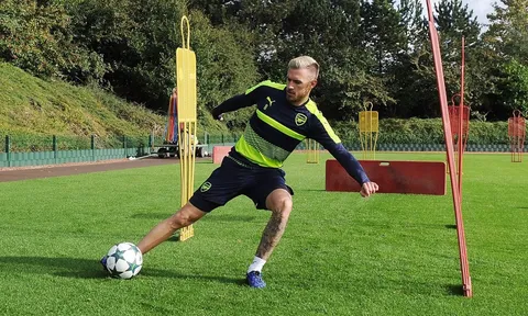 Wenger sẽ mạo hiểm với Champions League?
