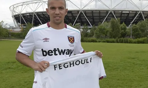 Sao chạy cánh Valencia cập bến West Ham