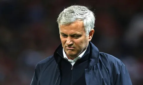 Mourinho 'dằn mặt' BLĐ Man Utd trước derby Manchester