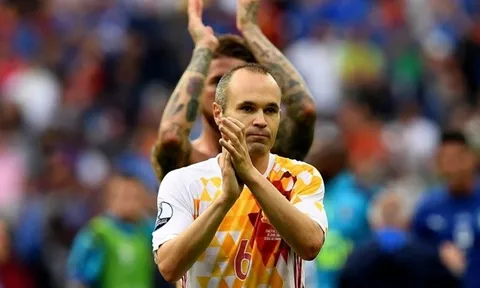 TBN bị loại, Andres Iniesta tính theo chân Messi