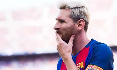 Ở 1 thế giới khác, Ronaldo vẫn hạ bệ Messi