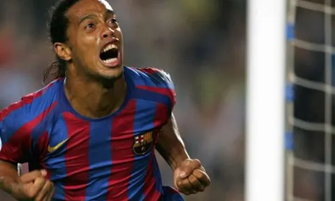 Nóng: Ronaldinho bất ngờ trở lại Barcelona