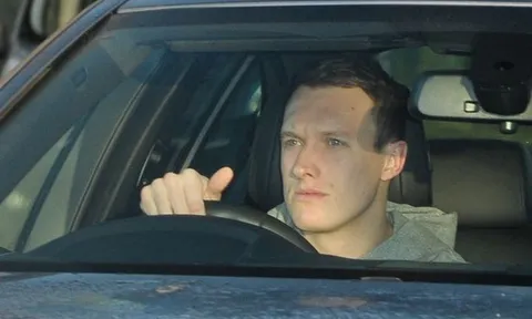 Mourinho chốt xong tương lai Phil Jones