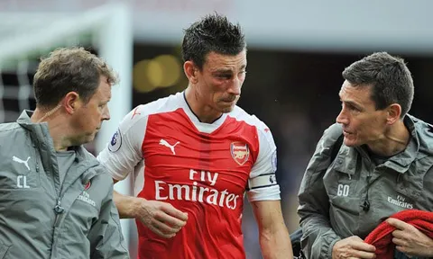Chiến PSG, Arsenal gặp đại nạn