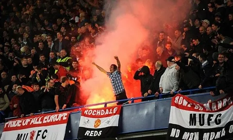 Man Utd chưa đá, CĐV đã nổi sung ở Europa League