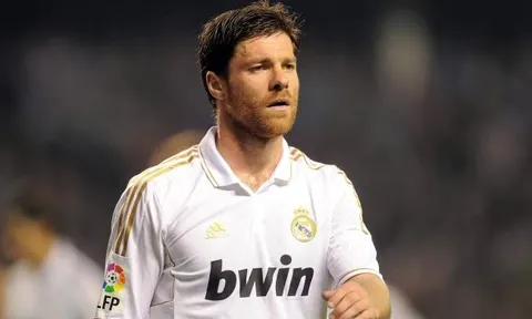 Xabi Alonso khi còn khoác áo Real Madrid