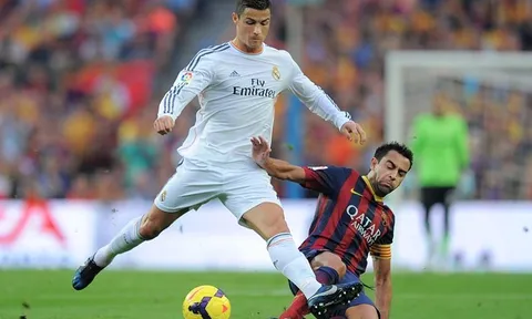 Xavi sốc trước thông tin Ronaldo trốn thuế