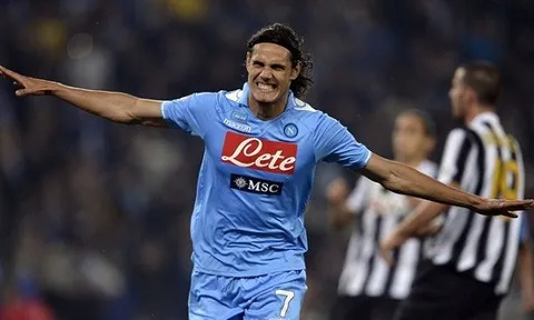 Xem lại khả năng săn bàn đáng sợ của Cavani trong màu áo Napoli