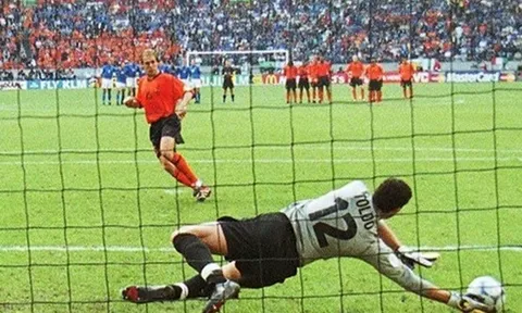 Xem lại loạt luân lưu cân não giữa Ý và Hà Lan ở EURO 2000