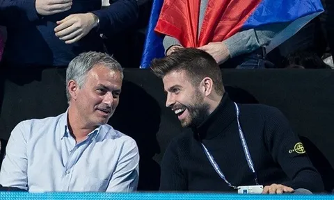 Xem quần vợt giải khuây, Mourinho tỏ ra thân thiết với Pique