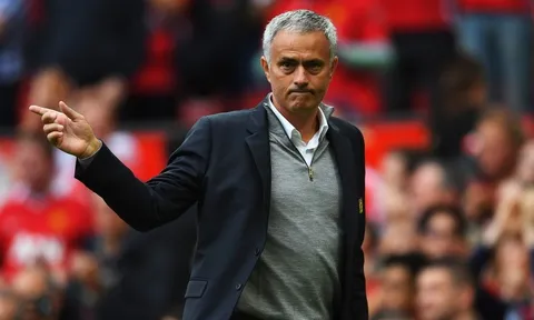 Xin hãy công bằng hơn với Mourinho