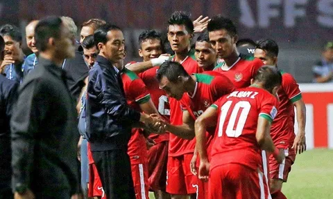 Báo Indonesia nhấn mạnh sự khó xử của ông Riedl