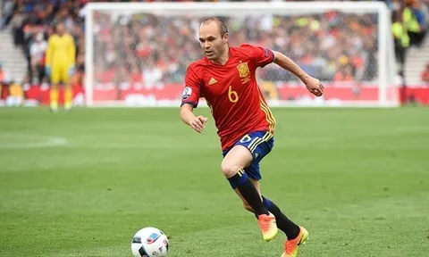 Andres Iniesta lập liền 2 kỷ lục