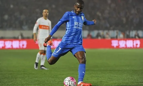 Ramires nổi điên, đòi đấm trọng tài Trung Quốc