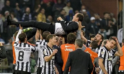 2 đội hình cực khủng, trao luôn và ngay Scudetto cho Juventus