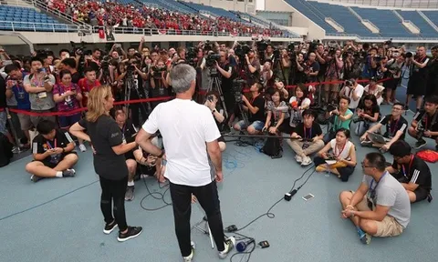 'Chuyến đi bão táp' của Mourinho và học trò
