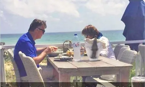 Rời M.U, Van Gaal làm gì đầu tiên?
