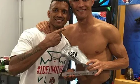 Ronaldo lại 'chơi đẹp' với đồng đội, lần này là Nani