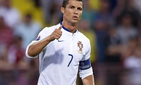 Ronaldo san bằng kỷ lục của Luis Figo