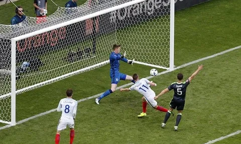 Tranh cãi: Bàn thắng của Jamie Vardy có việt vị?