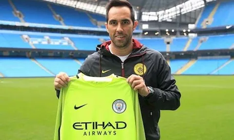 Lý do Barcelona bán 'bom tấn' Bravo cho Man City?