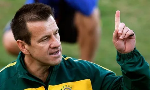 Vì tiền, Dunga đã phá nát Brazil