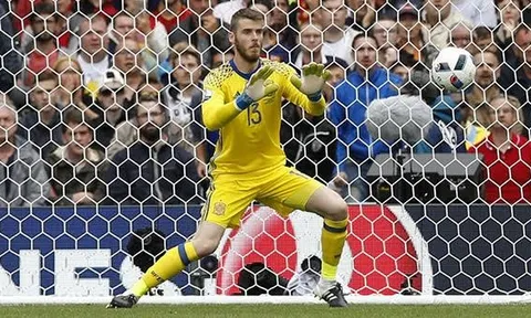 Scandal sex không quật ngã được sự xuất sắc của De Gea