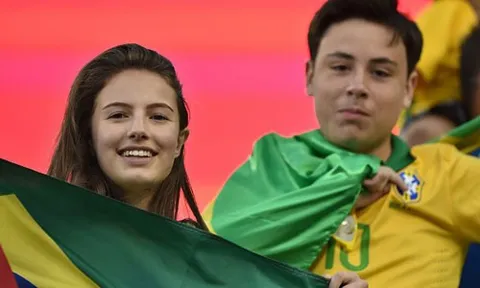 Cận cảnh dàn CĐV nữ “hâm nóng” bầu không khí Copa America 2016