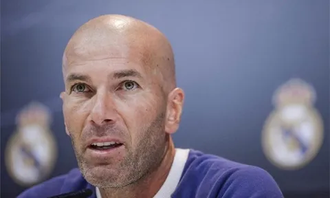 Zidane nổi giận trong phòng thay đồ