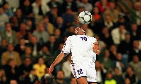 EURO 2000: Zidane – Người "nói chuyện với trái bóng"