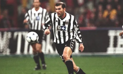 Zinedine Zidane khi còn khoác áo Juventus