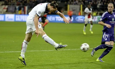 Zlatan Ibrahimovic từng có cú volley sấm sét