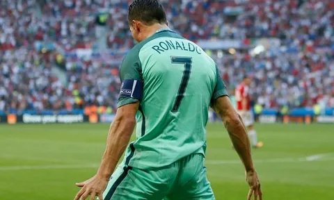 ‘Chết cười’ với màn nổi điên của Cristiano Ronaldo