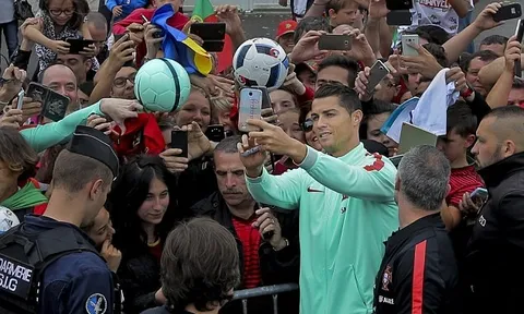 Ronaldo khiến CĐV sướng phát cuồng