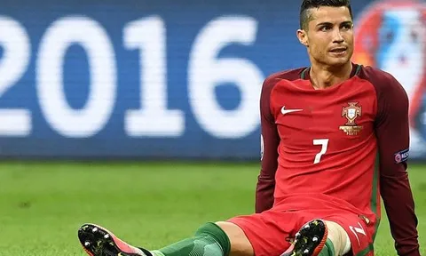 Ronaldo không đá Siêu cúp châu Âu, nói về cơ hội đoạt QBV