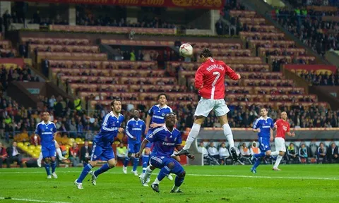 6 cú đánh đầu đáng nhớ nhất sự nghiệp Ronaldo