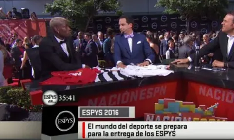 Nhận áo đấu M.U, Paul Pogba nói gì?