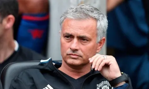 Hãy thông cảm khi Mourinho loại bỏ Bastian Schweinsteiger