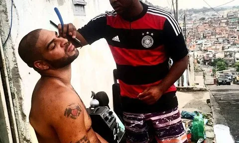 ‘Hoàng đế’ Adriano sống lủi thủi ở khu ổ chuột