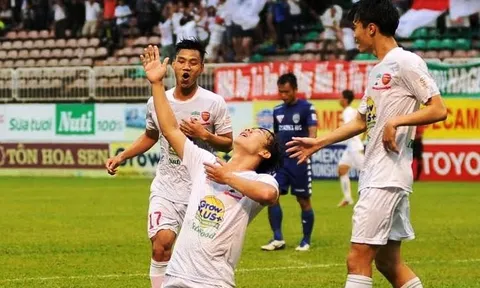 Minh Vương lập hat-trick giúp HAGL đánh bại Bình Dương