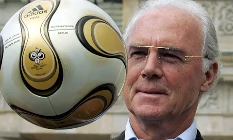 Vì sao Beckenbauer bị sờ gáy?