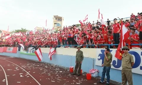 Từ những sắc màu trên sân Cẩm Phả...