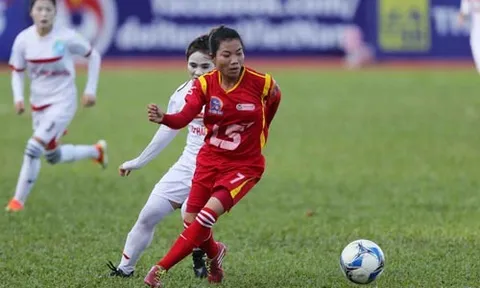 “Bà mẹ” Kim Hồng trở lại sân cỏ