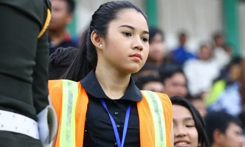 Nữ CĐV Campuchia xinh đẹp hạ nhiệt trận chung kết