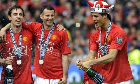 Giggs từng suýt nện Ronaldo ở MU