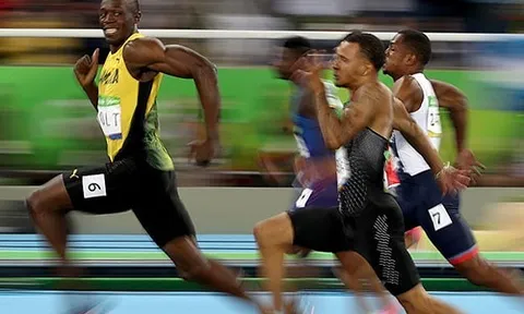 Bolt quay lại nhìn đối thủ khi về nhất tạo cảm xúc ở Olympic