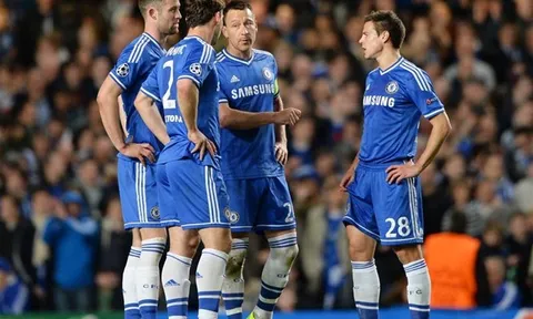 Antonio Conte gặp khó vì hàng thủ