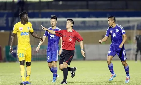 Bung bét sai lầm của trọng tài tại V-League 2016: VPF đang làm "con nợ" khổng lồ