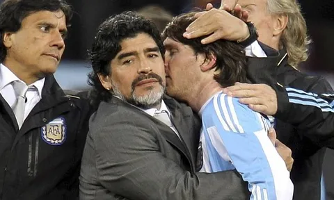 Maradona: ‘Messi chỉ diễn kịch ngớ ngẩn’